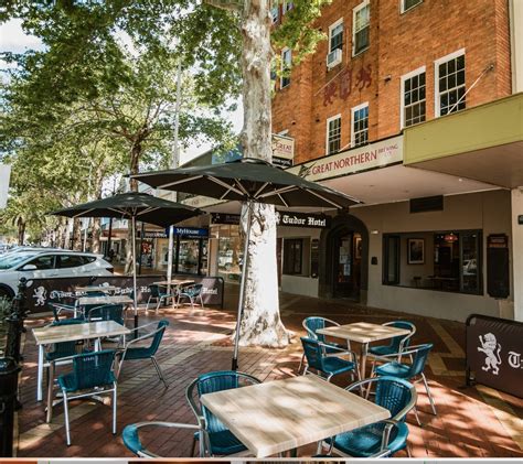 tudor hotel tamworth nsw.